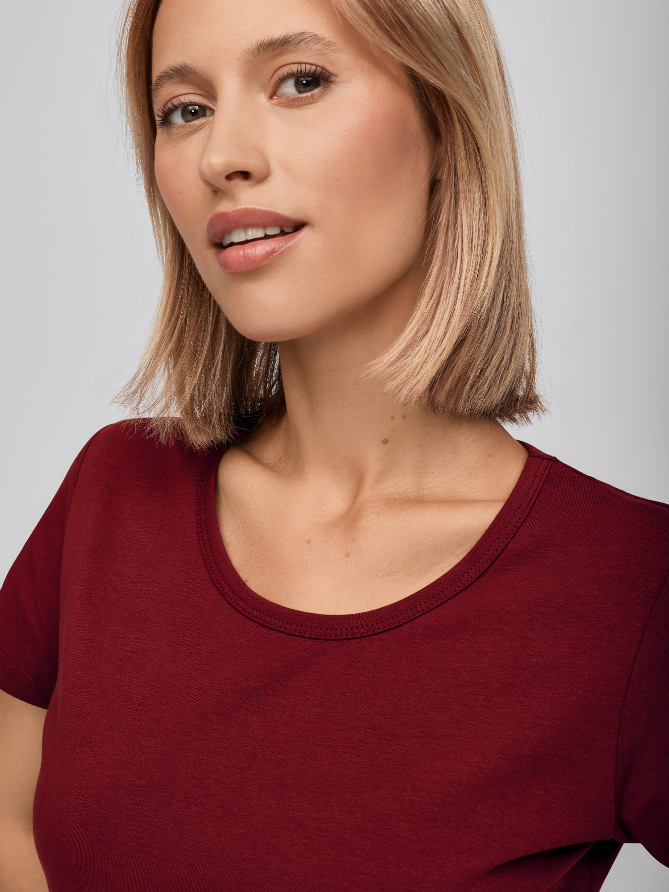 T-Shirt CORIA mit längerer Rückenpartie